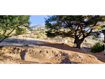 Venta de parcela de 15.000 m2., con casa, quincho y piscina, en Pucalán. 200 M$