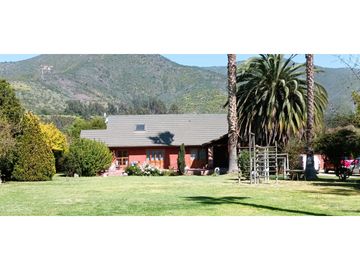 Venta de parcela de 6.000 m2. En San Isidro de Quillota -  casa de 240 m2. 12.036 UF.