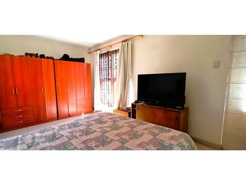 Venta de parcela de 6.000 m2. En San Isidro de Quillota -  casa de 240 m2. 12.036 UF.