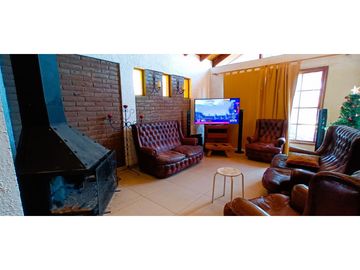 Venta de parcela de 6.000 m2. En San Isidro de Quillota -  casa de 240 m2. 12.036 UF.