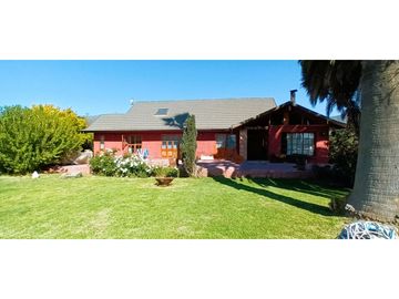 Venta de parcela de 6.000 m2. En San Isidro de Quillota -  casa de 240 m2. 12.036 UF.