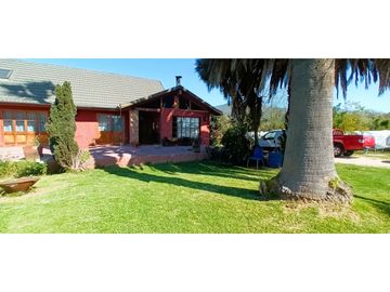 Venta de parcela de 6.000 m2. En San Isidro de Quillota -  casa de 240 m2. 12.036 UF.
