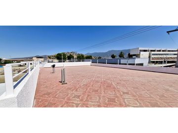 Venta de propiedad comercial en Quillota, 800 m2., con 2 dptos., 2 locales y galpón.  17.452 UF