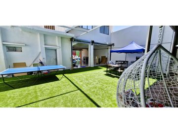 Venta de propiedad comercial en Quillota, 800 m2., con 2 dptos., 2 locales y galpón.  17.452 UF