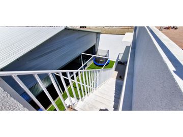 Venta de propiedad comercial en Quillota, 800 m2., con 2 dptos., 2 locales y galpón.  17.452 UF