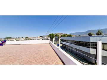 Venta de propiedad comercial en Quillota, 800 m2., con 2 dptos., 2 locales y galpón.  17.452 UF