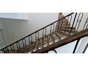 Venta de propiedad comercial en Quillota, 800 m2., con 2 dptos., 2 locales y galpón.  17.452 UF
