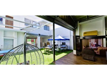 Venta de propiedad comercial en Quillota, 800 m2., con 2 dptos., 2 locales y galpón.  17.452 UF