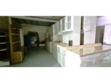 Venta de propiedad comercial en Quillota, 800 m2., con 2 dptos., 2 locales y galpón.  17.452 UF
