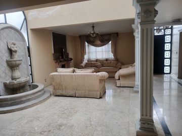 Exclusiva Residencia en venta estilo californiano en Hacienda San José, Toluca.