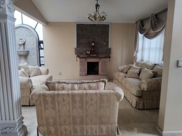 Exclusiva Residencia en venta estilo californiano en Hacienda San José, Toluca.
