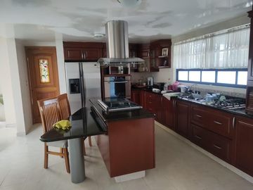 Exclusiva Residencia en venta estilo californiano en Hacienda San José, Toluca.