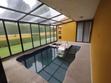 Exclusiva Residencia en venta estilo californiano en Hacienda San José, Toluca.