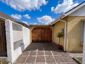 Venta Casa Puente Alto/ Aislada/ Frente a MallPlaza Tobalaba