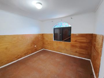 Tres dormitorios un baño, estacionamiento