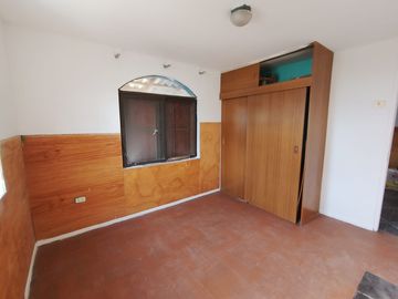 Tres dormitorios un baño, estacionamiento