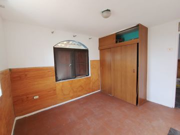 Tres dormitorios un baño, estacionamiento