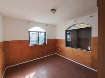 Tres dormitorios un baño, estacionamiento
