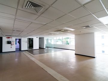 En venta gran oficina en Ciudad del Río