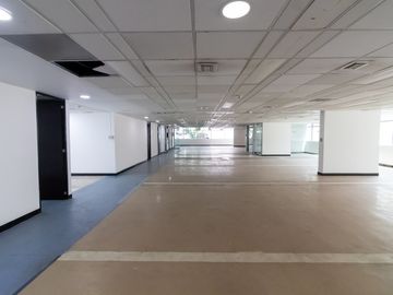 En venta gran oficina en Ciudad del Río