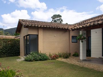 Casa campestre en el Retiro conjunto cerrado
