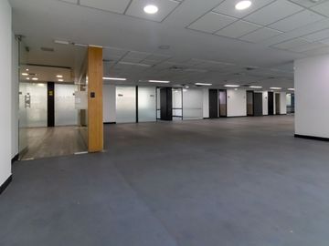En venta excelente oficina en Ciudad del Río