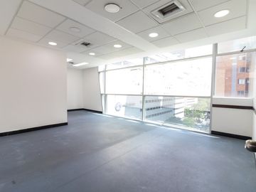 En venta excelente oficina en Ciudad del Río