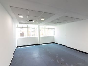 En venta excelente oficina en Ciudad del Río