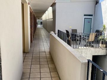OFICINA O CONSULTORIO EN RENTA - Av. Lic. Benito Juárez García,Metepec