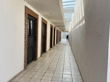 OFICINA O CONSULTORIO EN RENTA - Av. Lic. Benito Juárez García,Metepec