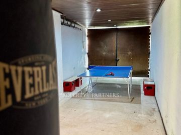 Amplia casa con piscina a pasos de VMA y Verbo Divino