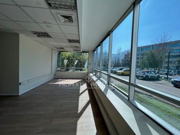 Muy luminosa oficina Ciudad Empresarial, Huechuraba.