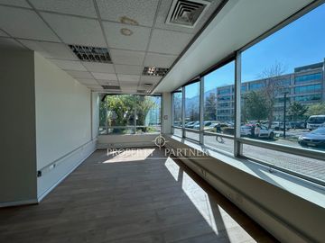 Muy luminosa oficina Ciudad Empresarial, Huechuraba.