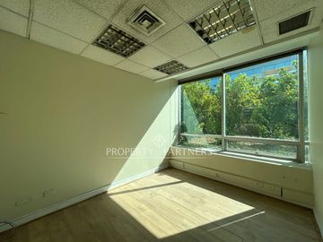 Muy luminosa oficina Ciudad Empresarial, Huechuraba.