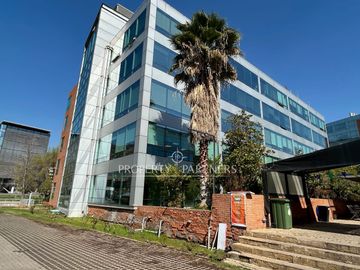 Muy luminosa oficina Ciudad Empresarial, Huechuraba.