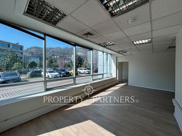 Muy luminosa oficina Ciudad Empresarial, Huechuraba.