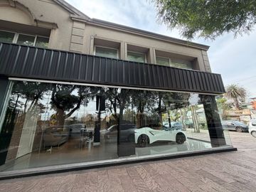 Alquiler Local San Isidro en esquina sobre Av. Libertador