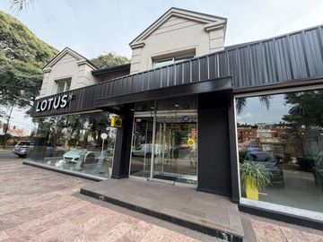 Alquiler Local San Isidro en esquina sobre Av. Libertador