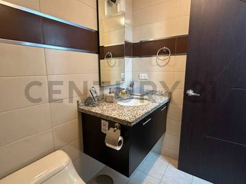 Vendo linda suite en la Shyris y Rusia