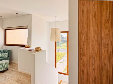 Alquiler AMOBLADO | CASA A LA LAGUNA | 5 AMBIENTES c/dependencia | Barrio San Marco | JARDÍN, PILETA, PARRILLA, GALERÍA, TERRAZA