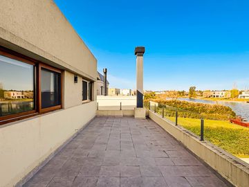 Alquiler AMOBLADO | CASA A LA LAGUNA | 5 AMBIENTES c/dependencia | Barrio San Marco | JARDÍN, PILETA, PARRILLA, GALERÍA, TERRAZA