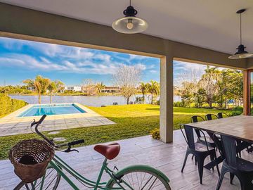 Alquiler AMOBLADO | CASA A LA LAGUNA | 5 AMBIENTES c/dependencia | Barrio San Marco | JARDÍN, PILETA, PARRILLA, GALERÍA, TERRAZA