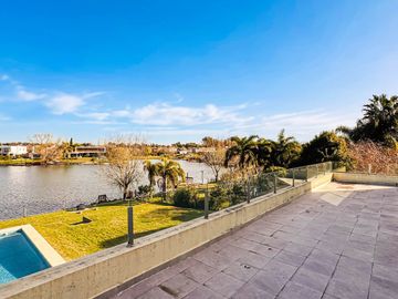 Alquiler AMOBLADO | CASA A LA LAGUNA | 5 AMBIENTES c/dependencia | Barrio San Marco | JARDÍN, PILETA, PARRILLA, GALERÍA, TERRAZA