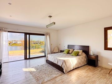 Alquiler AMOBLADO | CASA A LA LAGUNA | 5 AMBIENTES c/dependencia | Barrio San Marco | JARDÍN, PILETA, PARRILLA, GALERÍA, TERRAZA