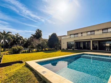 Alquiler AMOBLADO | CASA A LA LAGUNA | 5 AMBIENTES c/dependencia | Barrio San Marco | JARDÍN, PILETA, PARRILLA, GALERÍA, TERRAZA