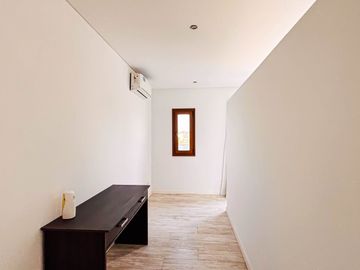 Alquiler AMOBLADO | CASA A LA LAGUNA | 5 AMBIENTES c/dependencia | Barrio San Marco | JARDÍN, PILETA, PARRILLA, GALERÍA, TERRAZA