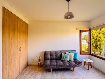 Alquiler AMOBLADO | CASA A LA LAGUNA | 5 AMBIENTES c/dependencia | Barrio San Marco | JARDÍN, PILETA, PARRILLA, GALERÍA, TERRAZA