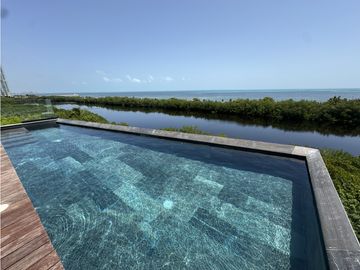 Casa de lujo de 1,100 m2 en venta en Puerto Cancún  La Laguna II