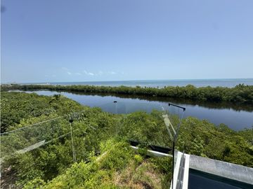 Casa de lujo de 1,100 m2 en venta en Puerto Cancún  La Laguna II