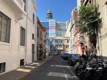 EDIFICIO COMERCIAL EN LA MONEDA, SANTIAGO